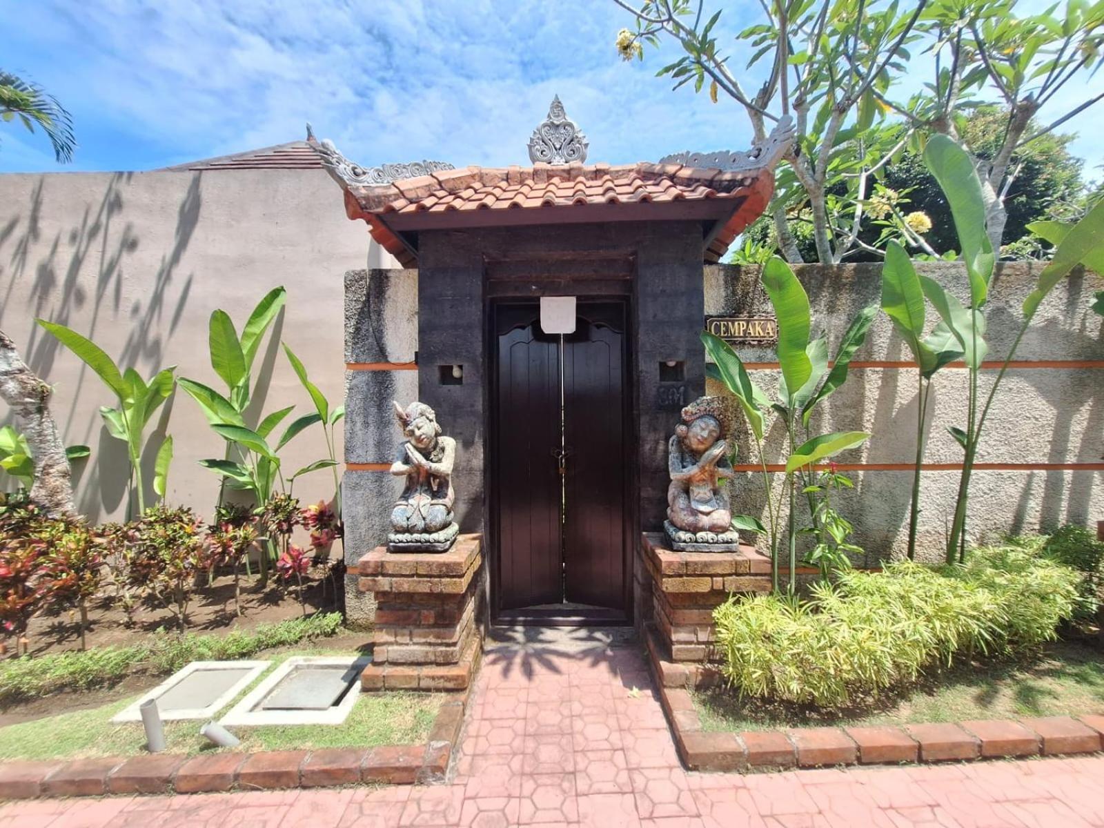 Kartika Dahayu Private Pool Villas Сукавати Экстерьер фото